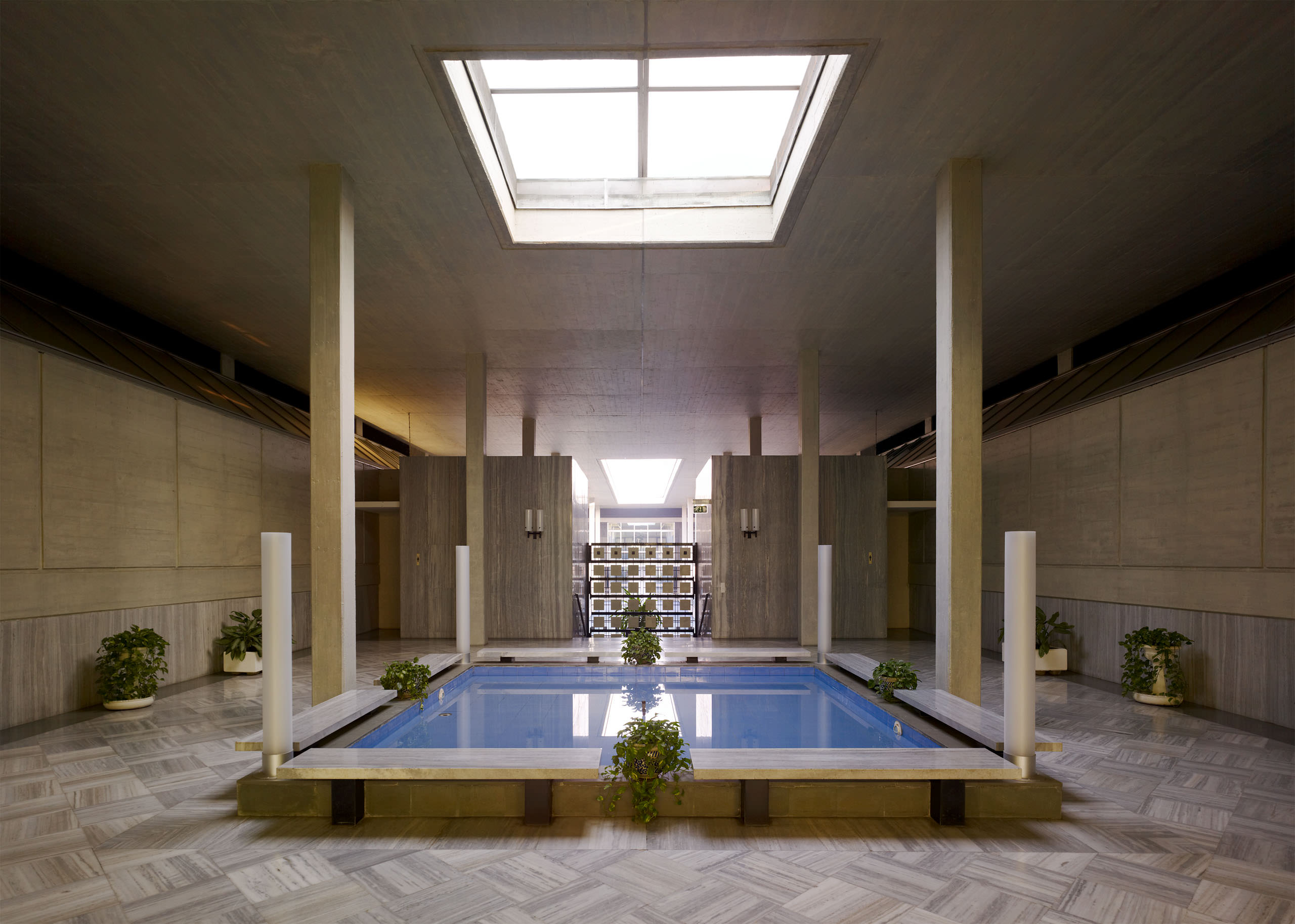 E11349 030720p j2560